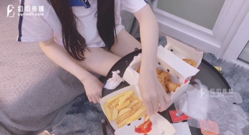 55359-扣扣传媒 FSOG025 超人气91网红女神 ▌不见星空▌面基叛逆期少女 后入暴力抽射蜜卝穴 套套都给干爆了.jpg